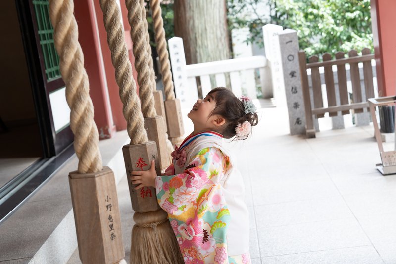 鈴緒の前のお子様